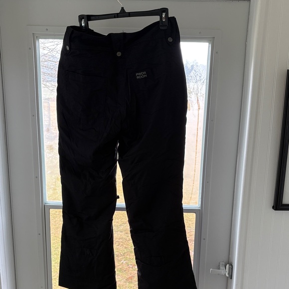 Powder Room - Picture 4 of 11